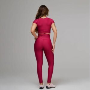 Macaquinho Fitness com modelagem justa